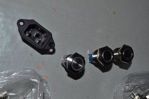 кнопки и разъем питания шкафа (7793 просмотра) <a class='original' href='./download/file.php?id=176667&mode=view' target=_blank>Загрузить оригинал (170.92 КБ)</a>