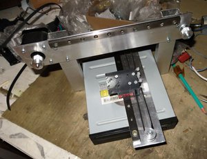 ЧПУ искровой гравёр из ДВД на рельсах 25 03 2020 -2.JPG (4441 просмотр) <a class='original' href='./download/file.php?id=179126&mode=view' target=_blank>Загрузить оригинал (143.33 КБ)</a>