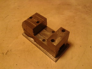 Размер 90 на 37,высота 47 мм (9021 просмотр) <a class='original' href='./download/file.php?id=182560&mode=view' target=_blank>Загрузить оригинал (779.94 КБ)</a>