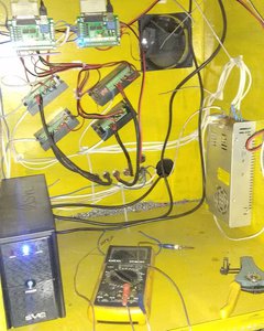 Шкаф управления выглядит так. (3097 просмотров) <a class='original' href='./download/file.php?id=183578&mode=view' target=_blank>Загрузить оригинал (168.29 КБ)</a>