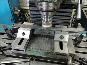 В тисках 2.JPG (3991 просмотр) <a class='original' href='./download/file.php?id=183866&mode=view' target=_blank>Загрузить оригинал (4.9 МБ)</a>