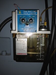 Смазка направляющих, свои регуляторы паузы и времени смазки, есть релейный выход ошибки. Пищит если масла нет, в цеху услышать можно. И кнопка принудительной смазки (159594 просмотра) <a class='original' href='./download/file.php?id=188713&mode=view' target=_blank>Загрузить оригинал (3.4 МБ)</a>