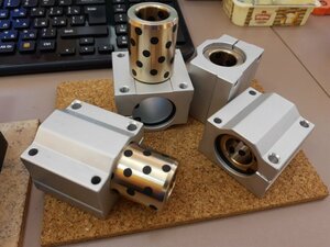 Замена подшипников качения на скольжение. Довольно качественные втулки. Размеры не гуляют, люфт направляйки едва различим руками. (4230 просмотров) <a class='original' href='./download/file.php?id=190482&mode=view' target=_blank>Загрузить оригинал (155.5 КБ)</a>