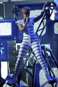 Rihanna_313.jpg (1369 просмотров) <a class='original' href='./download/file.php?id=191112&mode=view' target=_blank>Загрузить оригинал (1.11 МБ)</a>