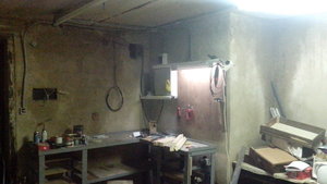 Верстачок обзавелся щитом. На потолке - новая проводка в гофрах. (2935 просмотров) <a class='original' href='./download/file.php?id=19643&mode=view' target=_blank>Загрузить оригинал (532.55 КБ)</a>