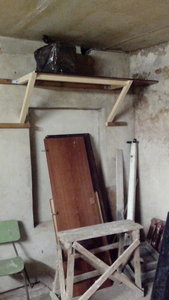 Полка, под всякий хлам. По задумке - плавно наползет на стену и превратится в стеллаж. (2935 просмотров) <a class='original' href='./download/file.php?id=19646&mode=view' target=_blank>Загрузить оригинал (389.87 КБ)</a>