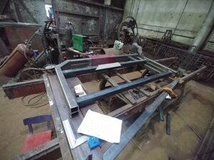 начал варить боковину рамы (1331 просмотр) <a class='original' href='./download/file.php?id=198446&mode=view' target=_blank>Загрузить оригинал (4.79 МБ)</a>