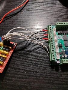 вот так подключено степ,дир ,енейбл и всё работает ,там есть 5 вольт .<br />Т.е . надо на плату развязки подать 5 вольт на клемму PC5V или USB разъём . (448 просмотров) <a class='original' href='./download/file.php?id=199671&mode=view' target=_blank>Загрузить оригинал (3.48 МБ)</a>