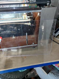 Не стал заморачиваться с петлями ,сверху &quot;П&quot; профиль с низу уголок для упора (4325 просмотров) <a class='original' href='./download/file.php?id=200792&mode=view' target=_blank>Загрузить оригинал (4.17 МБ)</a>