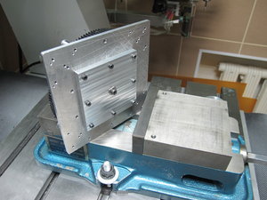 За этот квадрат зажимаю в тиски (5033 просмотра) <a class='original' href='./download/file.php?id=20214&mode=view' target=_blank>Загрузить оригинал (1 МБ)</a>