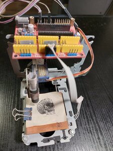 Вот в хламе валяется ,пара сидиромов и серва плюс ваша уно с вашими драйверами, для старта самое то ! (1425 просмотров) <a class='original' href='./download/file.php?id=202263&mode=view' target=_blank>Загрузить оригинал (3.34 МБ)</a>