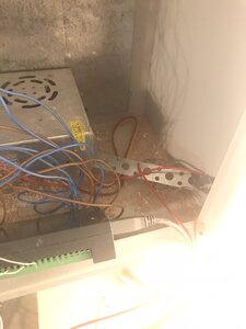 заземление закреплено в ящике (880 просмотров) <a class='original' href='./download/file.php?id=203969&mode=view' target=_blank>Загрузить оригинал (437.53 КБ)</a>