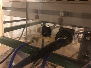 разъёмы на задней стороне (919 просмотров) <a class='original' href='./download/file.php?id=203982&mode=view' target=_blank>Загрузить оригинал (540.37 КБ)</a>