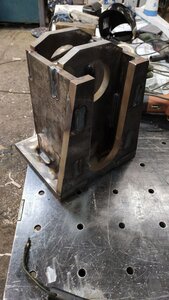 Шпиндельная бабка сварена из 16 и 20мм стали, вес 45кг. (126563 просмотра) <a class='original' href='./download/file.php?id=204470&mode=view' target=_blank>Загрузить оригинал (202.92 КБ)</a>