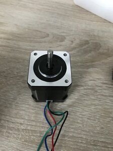 Шаговый двигатель 17hs19-2004s1 (3341 просмотр) <a class='original' href='./download/file.php?id=206701&mode=view' target=_blank>Загрузить оригинал (178.89 КБ)</a>