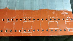 Видно, что прижатие пошло только по углам профиля 80х40 и в местах где сухари через Т-паз притягивают балку в станине. (3526 просмотров) <a class='original' href='./download/file.php?id=208189&mode=view' target=_blank>Загрузить оригинал (1.03 МБ)</a>