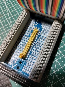 Тут по 6 пинов 5 вольт и 3.3 вольта и по 6 пинов от выводов с зажимами . И те и те замкнуты между собой. Если поставить джамперы ,то питание будет на зажимах. 8 пинов &quot;земля&quot; ,тут джампер не требуется . (770 просмотров) <a class='original' href='./download/file.php?id=210180&mode=view' target=_blank>Загрузить оригинал (3.32 МБ)</a>