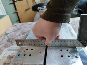 Стол в процессе выравнивания (1540 просмотров) <a class='original' href='./download/file.php?id=210491&mode=view' target=_blank>Загрузить оригинал (3.53 МБ)</a>