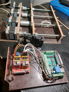 Вот сборка для работы с макетом на кухне и он сам.<br />Концевики были на нём ,переставил на принтер. <br />Запылился слегка ,давно не трогал. (949 просмотров) <a class='original' href='./download/file.php?id=210539&mode=view' target=_blank>Загрузить оригинал (3.79 МБ)</a>