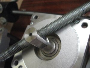 Та самая шпилька и тот самый вал двигателя... (18792 просмотра) <a class='original' href='./download/file.php?id=2209&mode=view' target=_blank>Загрузить оригинал (127.73 КБ)</a>