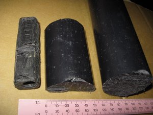 Справа прут капролона, от которого я отрезал кусок и распилил вдоль (18792 просмотра) <a class='original' href='./download/file.php?id=2212&mode=view' target=_blank>Загрузить оригинал (205.56 КБ)</a>