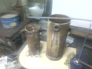 это новый тигель . чуток не доделан . надо отверстие второе сделать чтоб его доставать из печки . (2959 просмотров) <a class='original' href='./download/file.php?id=23916&mode=view' target=_blank>Загрузить оригинал (601.38 КБ)</a>