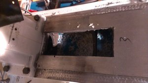 После снятия стола нам открывается вот такая картина.. (3509 просмотров) <a class='original' href='./download/file.php?id=24139&mode=view' target=_blank>Загрузить оригинал (1.6 МБ)</a>