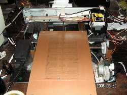 вид податчика в конечном положении (после печати) (20684 просмотра) <a class='original' href='./download/file.php?id=2419&mode=view' target=_blank>Загрузить оригинал (108.62 КБ)</a>