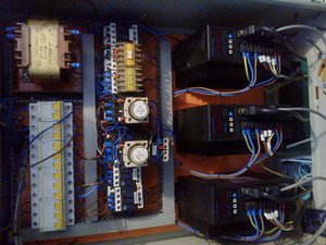 Причесываю шкафчик попутно схему рисую сегодня почти все провода промаркировал (5888 просмотров) <a class='original' href='./download/file.php?id=26682&mode=view' target=_blank>Загрузить оригинал (576.81 КБ)</a>