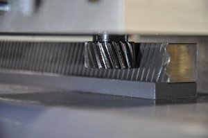 на нескольких последних станках стоят косозубые рейки (3762 просмотра) <a class='original' href='./download/file.php?id=27490&mode=view' target=_blank>Загрузить оригинал (24.06 КБ)</a>