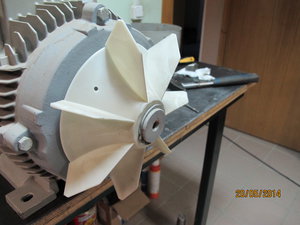 штатный фен снимаем (2364 просмотра) <a class='original' href='./download/file.php?id=28771&mode=view' target=_blank>Загрузить оригинал (826.87 КБ)</a>