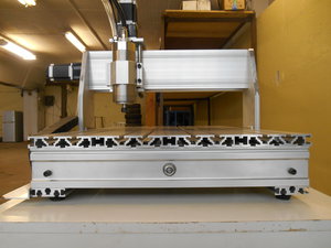 Станок (вид спереди),стол Т-паз на 10 мм (2888 просмотров) <a class='original' href='./download/file.php?id=29220&mode=view' target=_blank>Загрузить оригинал (7.93 МБ)</a>