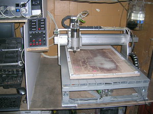 первый станок. пилю на нем детальки для второго. (6118 просмотров) <a class='original' href='./download/file.php?id=30426&mode=view' target=_blank>Загрузить оригинал (991.6 КБ)</a>