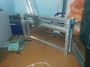 ось y две балки из алюминиевой трубы каждая из трех (3102 просмотра) <a class='original' href='./download/file.php?id=30601&mode=view' target=_blank>Загрузить оригинал (1.78 МБ)</a>