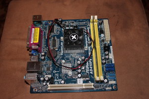 ASRock AD410PV анфас (16780 просмотров) <a class='original' href='./download/file.php?id=30736&mode=view' target=_blank>Загрузить оригинал (5.28 МБ)</a>