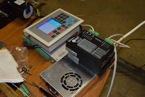 контроллер на коленке, то есть на столе (3371 просмотр) <a class='original' href='./download/file.php?id=32854&mode=view' target=_blank>Загрузить оригинал (352.78 КБ)</a>