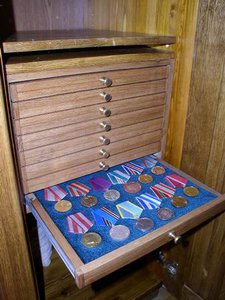 Ящик медалей (2017 просмотров) <a class='original' href='./download/file.php?id=33205&mode=view' target=_blank>Загрузить оригинал (40.7 КБ)</a>