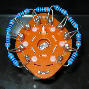 Resistors-on-switch[1].jpg (7085 просмотров) <a class='original' href='./download/file.php?id=33689&mode=view' target=_blank>Загрузить оригинал (705.92 КБ)</a>