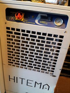 купил я итальянский Чиллер (chiller) HITEMA,<br />холодильный компрессор мощностью 2.2kw водяной насос по-моему 500w (1769 просмотров) <a class='original' href='./download/file.php?id=35359&mode=view' target=_blank>Загрузить оригинал (214.42 КБ)</a>