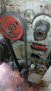 Ремень теперь напрямую от мотора к бабке. Масляный насос пришлось перенести, был прямо над шкивом мотора (8709 просмотров) <a class='original' href='./download/file.php?id=35492&mode=view' target=_blank>Загрузить оригинал (74.64 КБ)</a>