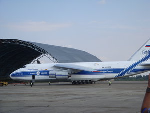 Ан 124-100 Руслан, грузоподьмность 120 тонн (12080 просмотров) <a class='original' href='./download/file.php?id=35650&mode=view' target=_blank>Загрузить оригинал (2.41 МБ)</a>