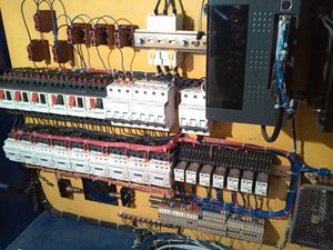 шкаф нового станка  с серваками  ИНВТ (2942 просмотра) <a class='original' href='./download/file.php?id=35727&mode=view' target=_blank>Загрузить оригинал (256.13 КБ)</a>