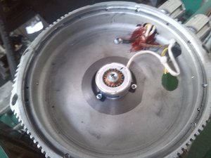 Двигатель со снятой крышкой (12848 просмотров) <a class='original' href='./download/file.php?id=35923&mode=view' target=_blank>Загрузить оригинал (1.07 МБ)</a>