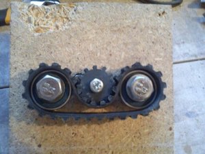 Первая проба гусеницы (3352 просмотра) <a class='original' href='./download/file.php?id=3642&mode=view' target=_blank>Загрузить оригинал (40.63 КБ)</a>