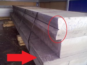 Дефекты кромок, при дальнейшей раскатке переходят  в боковые трещины (3976 просмотров) <a class='original' href='./download/file.php?id=37940&mode=view' target=_blank>Загрузить оригинал (300.53 КБ)</a>