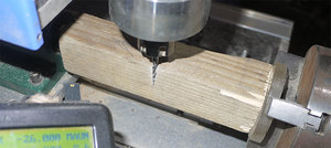 тестировал прикрепив самодельную планшайбу к бруску, брусок в патрон, прижал в центре задней бабкой. (3500 просмотров) <a class='original' href='https://cnc-club.ru/forum/download/file.php?id=39020&mode=view' target=_blank>Загрузить оригинал (287.13 КБ)</a>