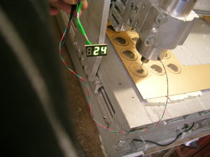 Самопальный термометр на ds1820 + avr tiny2313. (4579 просмотров) <a class='original' href='./download/file.php?id=39155&mode=view' target=_blank>Загрузить оригинал (1.06 МБ)</a>