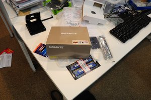 вот такая материнка, на нее поставлю emc2.JPG (2181 просмотр) <a class='original' href='./download/file.php?id=3988&mode=view' target=_blank>Загрузить оригинал (237.31 КБ)</a>