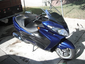 на фото это мой байк который продал.  Suzuki Burgman 400 (3645 просмотров) <a class='original' href='./download/file.php?id=40104&mode=view' target=_blank>Загрузить оригинал (721.11 КБ)</a>