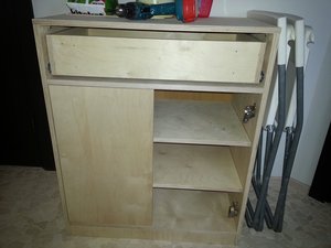 Скелет новой тумбы, сделанный мебельщиками. Все ровненько, прямоугольненько с фурнитурой, а дальше мы будем убирать лишнее и добавлять нужное. (5643 просмотра) <a class='original' href='./download/file.php?id=40248&mode=view' target=_blank>Загрузить оригинал (119.68 КБ)</a>